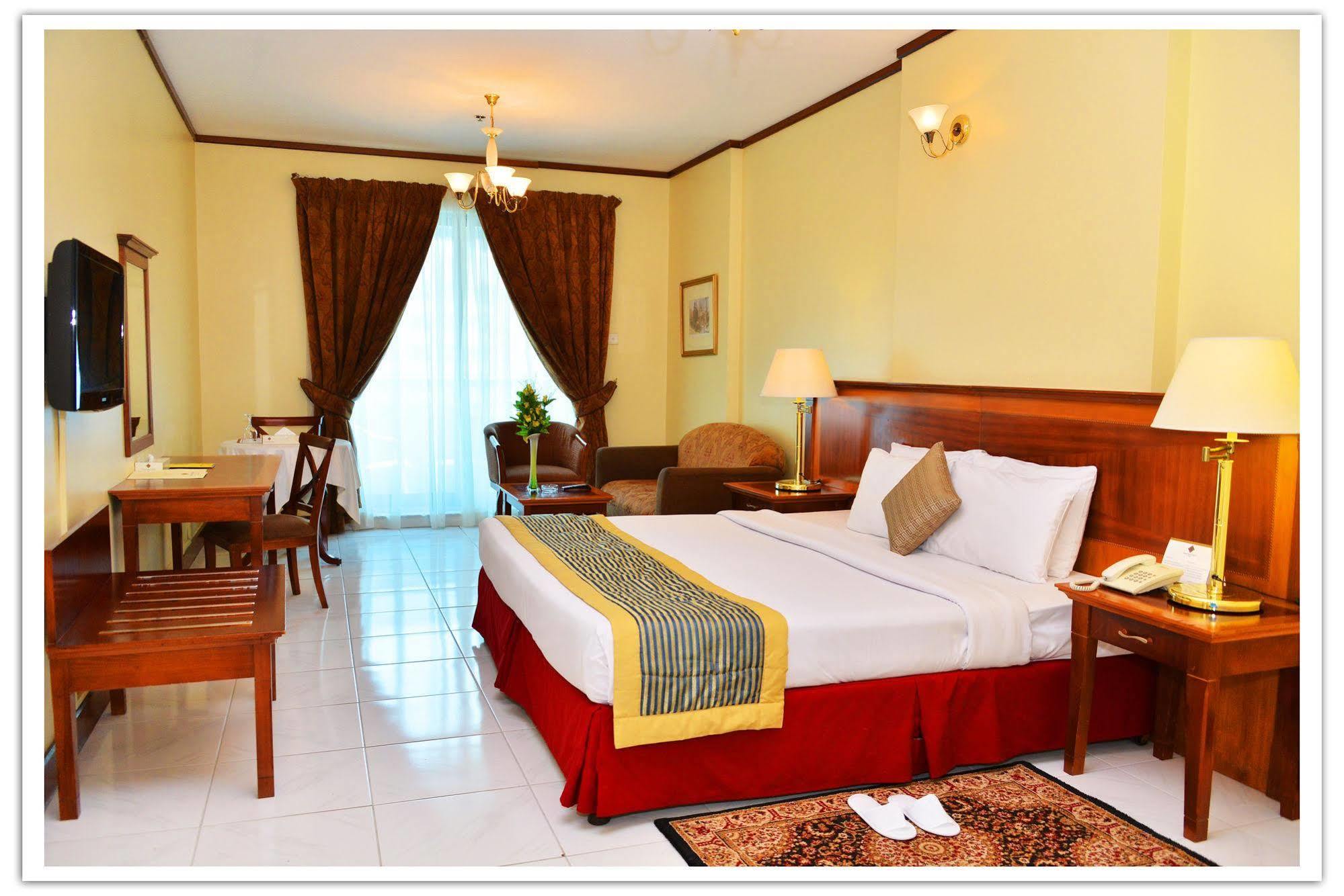 Desert Rose Hotel Apartments Дубай Экстерьер фото