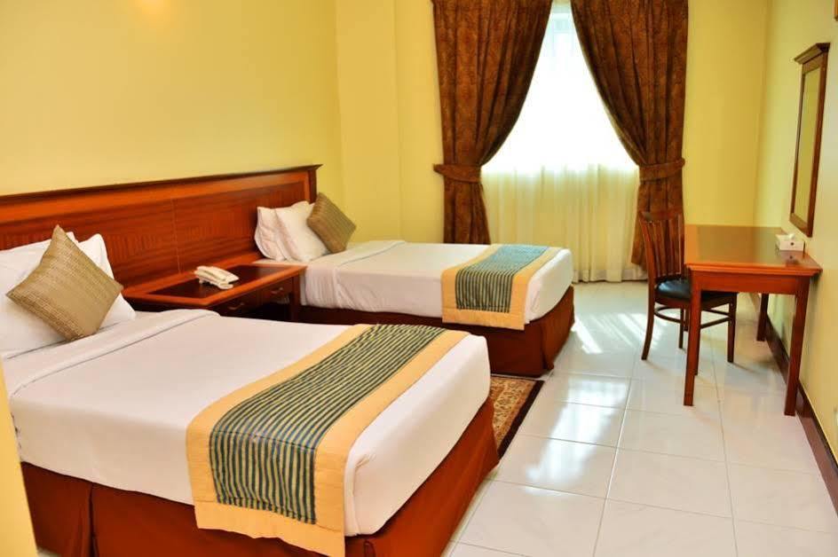 Desert Rose Hotel Apartments Дубай Экстерьер фото